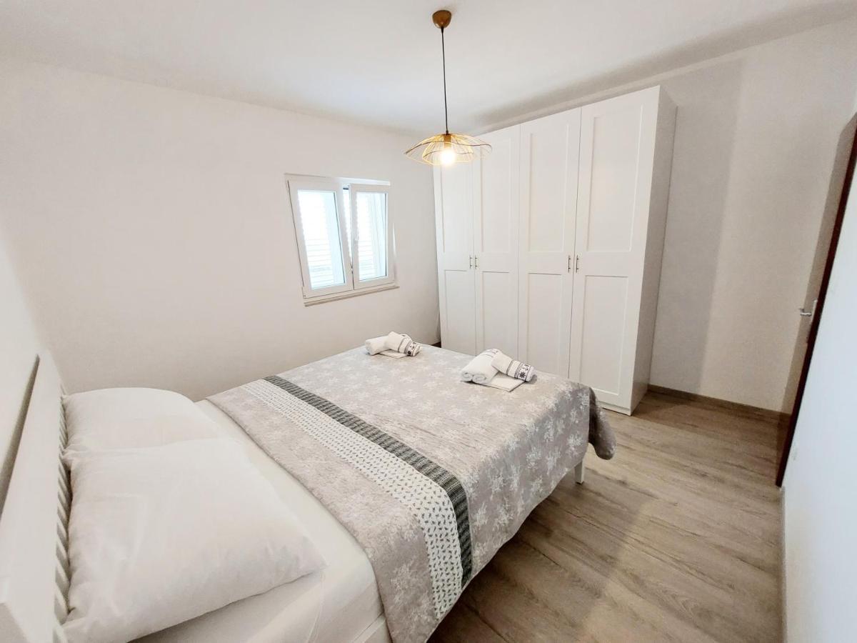 Luxury Sea View Apartment Jesenice  Bagian luar foto