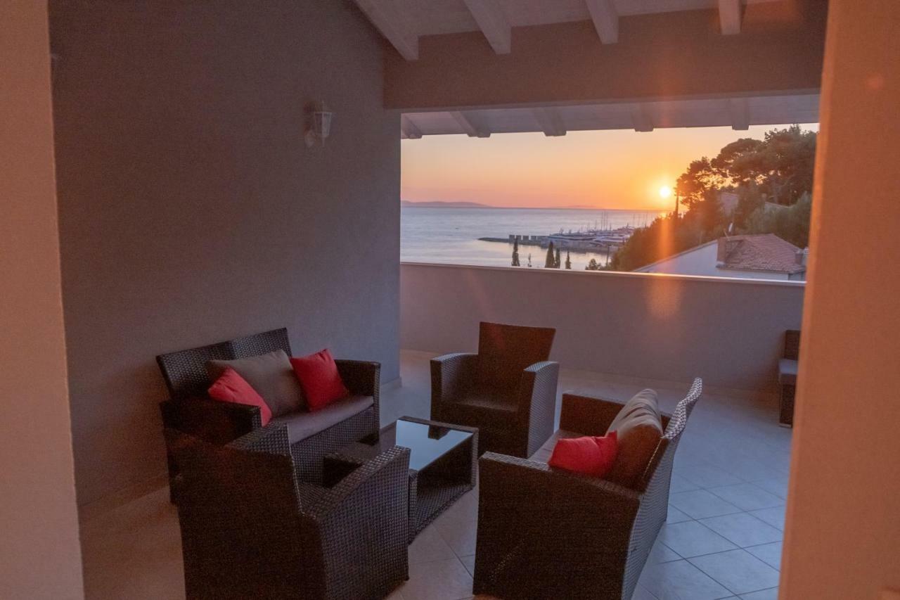 Luxury Sea View Apartment Jesenice  Bagian luar foto